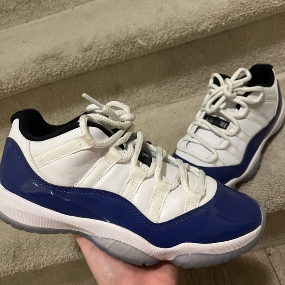 2020 Wmns Air Jordan 11 Retro Low ‘Concord Sketch’ - Picture 5 of 7